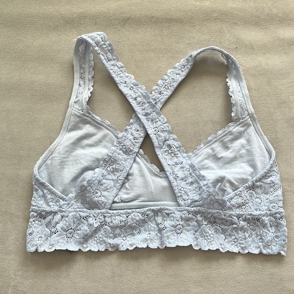 Aerie size M lace, lined bra with crisscross straps in back, barely used - Picture 2 of 4